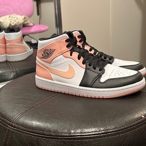 Air Jordan 1 Mid ‘Crimson Tint’